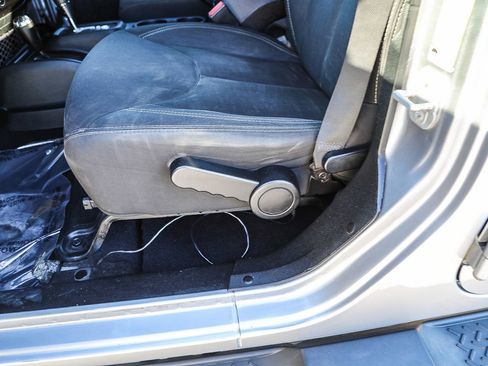 Used 2017 Jeep Wrangler Unlimited Sahara image 19