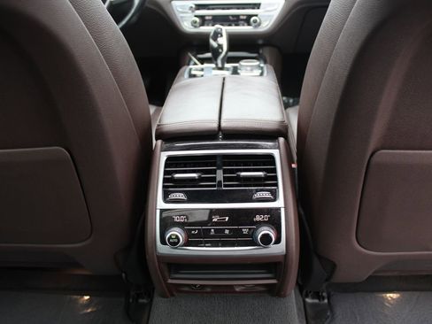 Used 2018 BMW 740i image 29