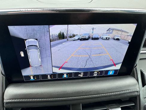 Used 2021 Chevrolet Suburban LT w/ Luxury Package image 25