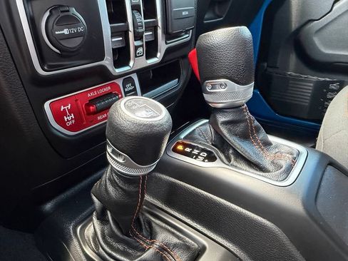 Used 2023 Jeep Gladiator Mojave w/ LED Lighting Group AWD/4WD image 25