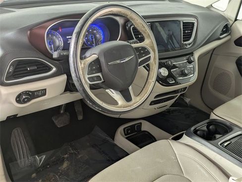 Used 2017 Chrysler Pacifica Limited w/ UConnect Theater Package image 10