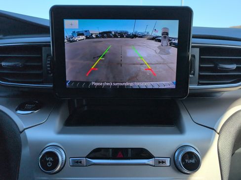 Used 2022 Ford Explorer XLT w/ Equipment Group 202A image 25