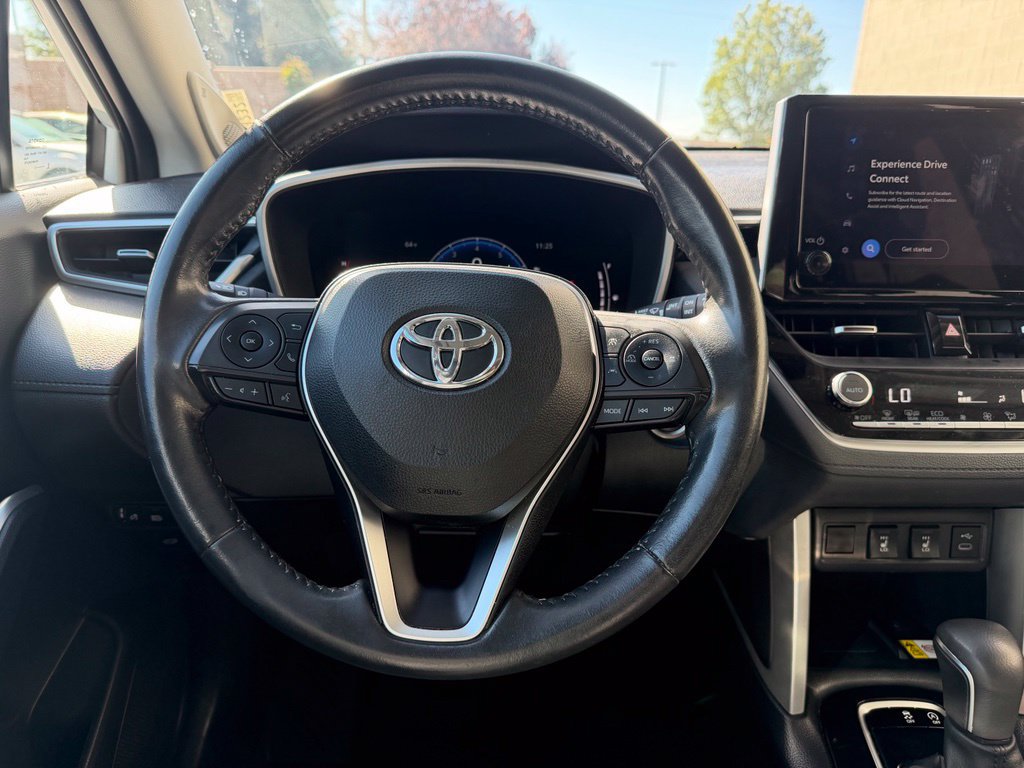 Used 2023 Toyota Corolla Cross XLE w/ Convenience Package FWD image 10