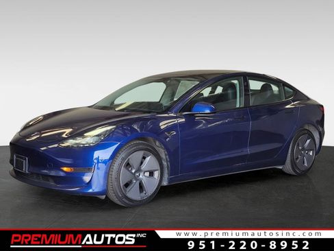 Used 2023 Tesla Model 3 Standard Range RWD image 1