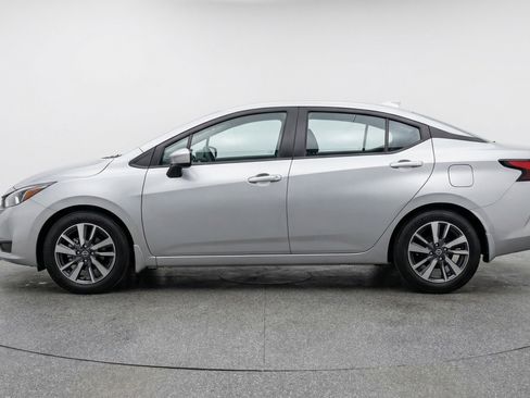 Used 2025 Nissan Versa SV image 5