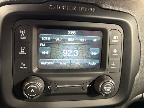 Used 2017 Jeep Renegade Latitude w/ Trailer Tow Group AWD/4WD image 21
