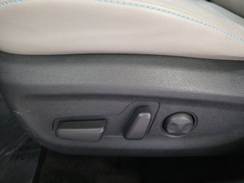 Used 2020 Kia Niro Touring image 28