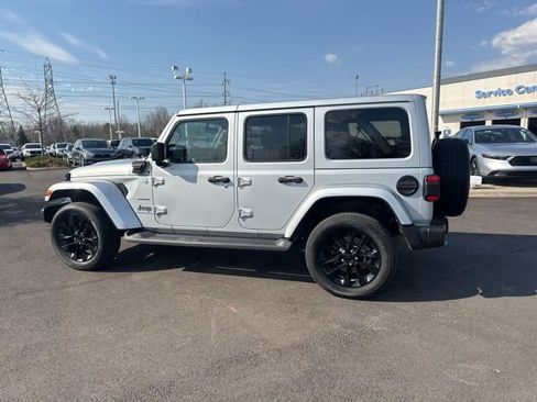 Used 2023 Jeep Wrangler Unlimited Sahara w/ Cold Weather Group image 16