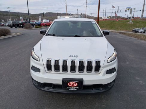 Used 2017 Jeep Cherokee Sport image 9