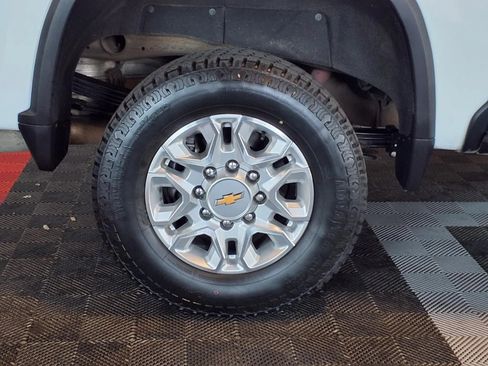 Used 2025 Chevrolet Silverado 2500 LT AWD/4WD image 9