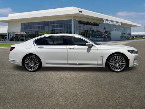 Certified 2022 BMW 750i xDrive AWD/4WD image 12