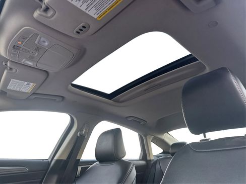 Used 2020 Ford Fusion SEL image 23