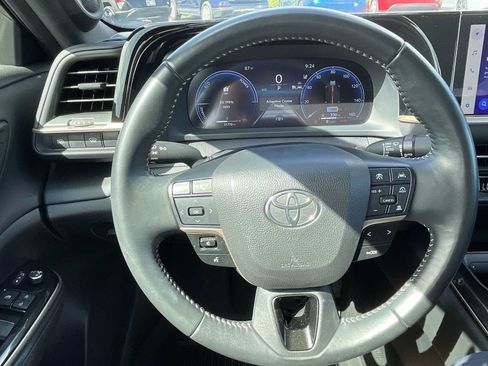 Used 2024 Toyota Crown AWD/4WD image 11