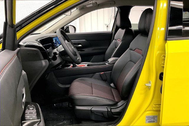 New 2026 Nissan Kicks SR w/ Cold Weather Package FWD image 10