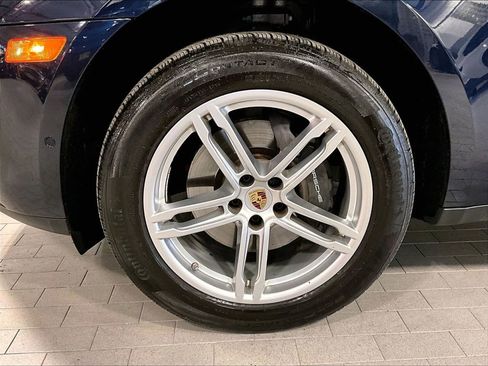 Certified 2023 Porsche Macan image 14