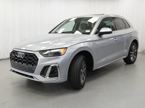 Used 2023 Audi Q5 2.0T Premium w/ Convenience Package AWD/4WD image 3
