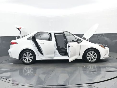 Used 2025 Toyota Corolla LE image 31