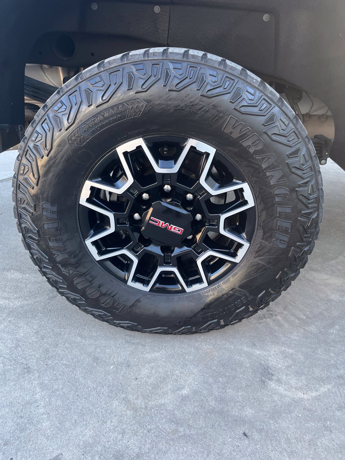 Used 2025 GMC Sierra 2500 AT4X AWD/4WD image 25