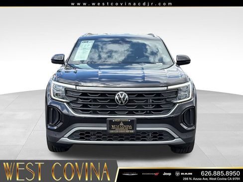 Used 2025 Volkswagen Atlas Cross Sport SE AWD/4WD image 2