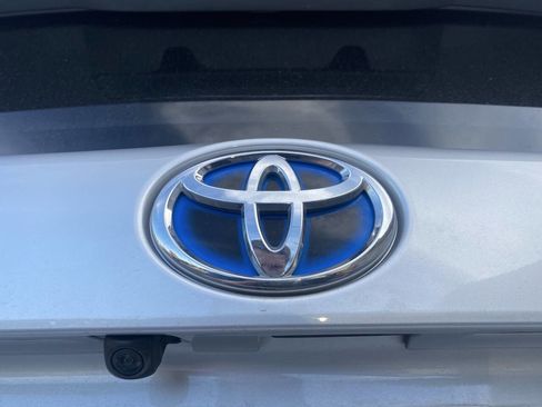 Used 2022 Toyota Prius LE image 10