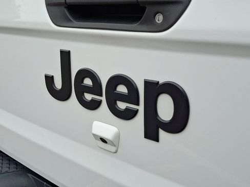 Used 2021 Jeep Gladiator Sport image 31
