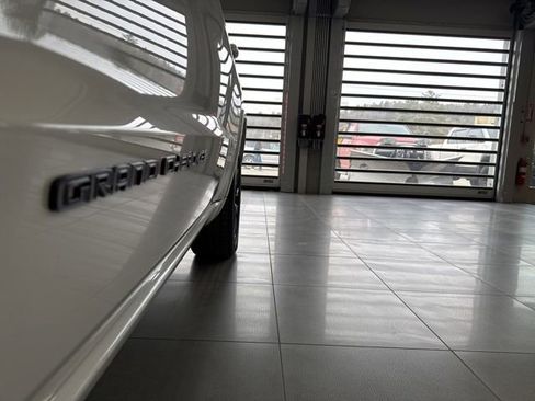 Used 2019 Jeep Grand Cherokee Altitude image 14