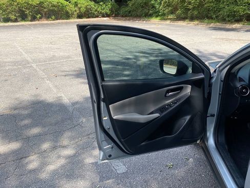 Used 2019 Toyota Yaris LE FWD image 14