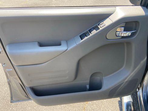 Used 2018 Nissan Frontier SV w/ Value Truck Package RWD image 9