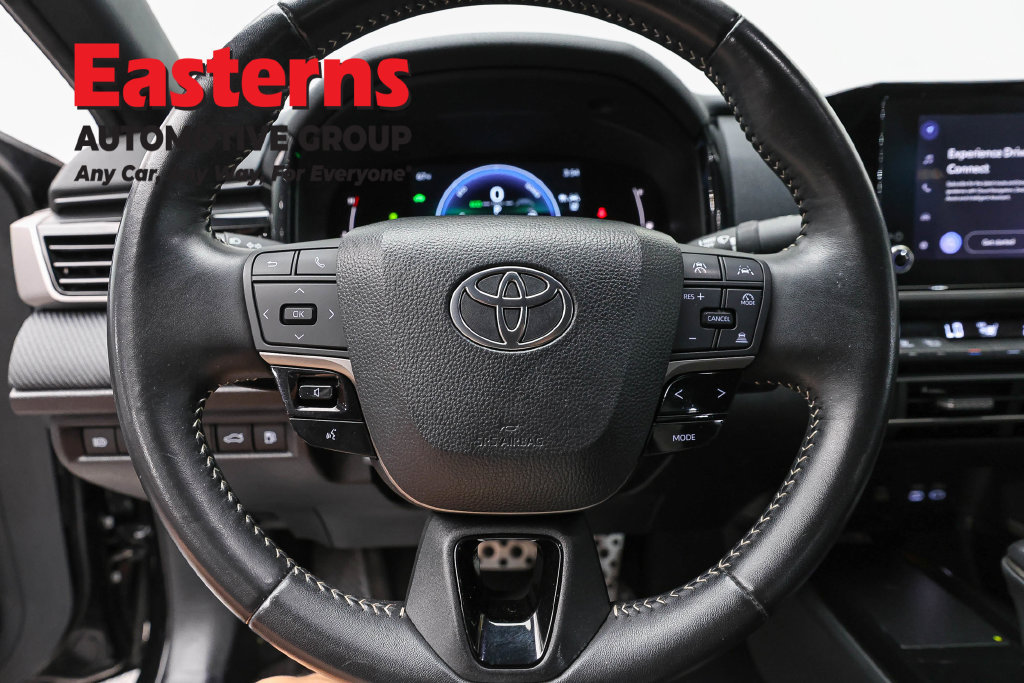 Used 2025 Toyota Camry SE FWD image 11