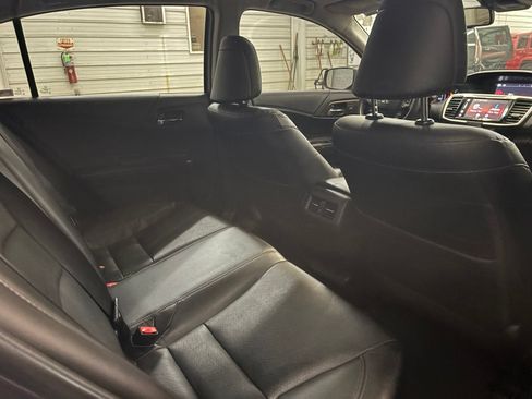 Used 2017 Honda Accord EX-L image 32