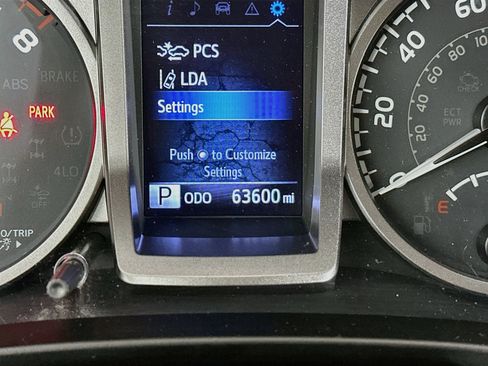 Used 2018 Toyota Tacoma SR5 RWD image 18