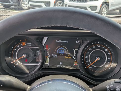Certified 2025 Jeep Wrangler Unlimited Sahara AWD/4WD image 17
