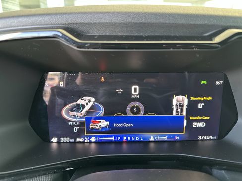 Certified 2025 Chevrolet Colorado Z71 w/ Technology Package AWD/4WD image 11
