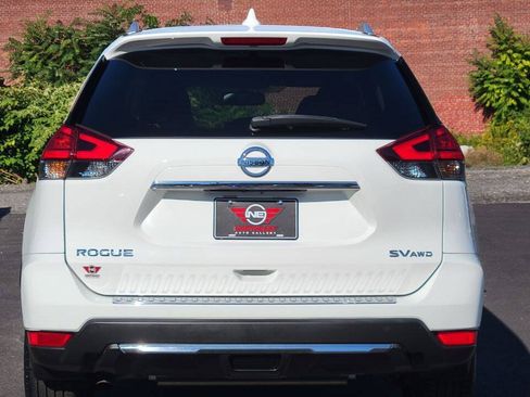 Used 2017 Nissan Rogue SV w/ SV Premium Package AWD/4WD image 7
