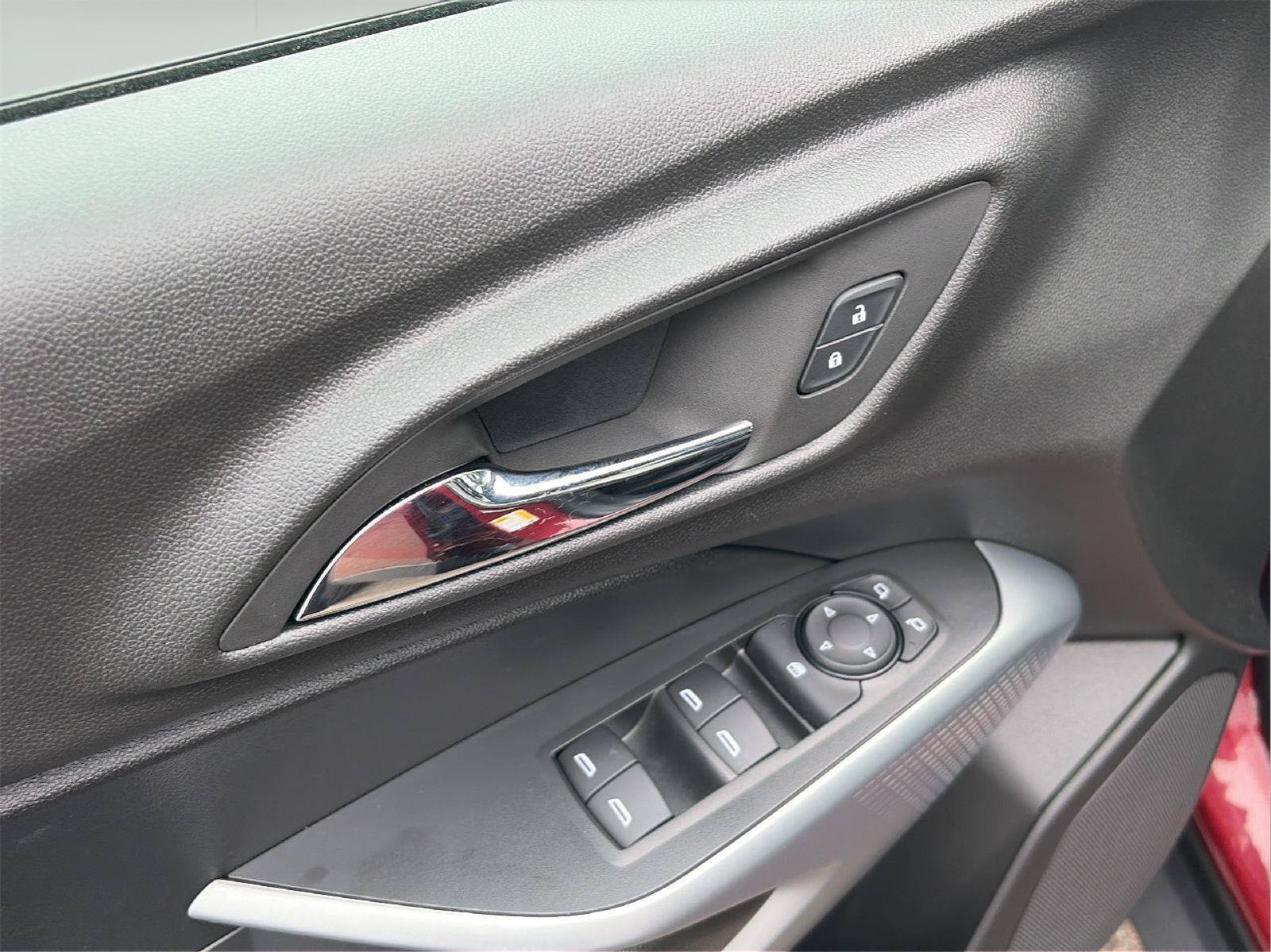 Certified 2024 Chevrolet Trax RS FWD image 21