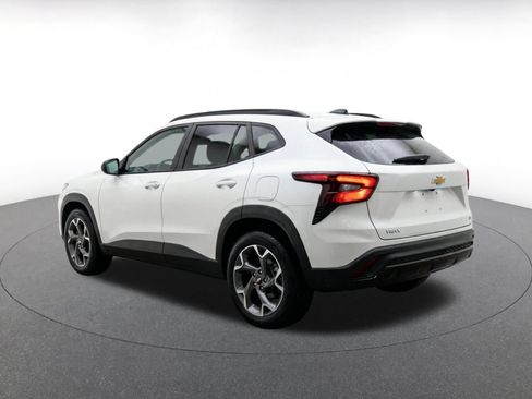 Used 2025 Chevrolet Trax LT FWD image 6