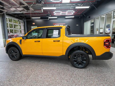 Used 2023 Ford Maverick Lariat w/ Lariat Luxury Package FWD image 2
