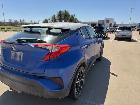 Used 2018 Toyota C-HR XLE image 3