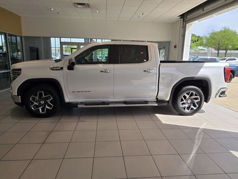 Used 2024 GMC Sierra 1500 SLT image 4