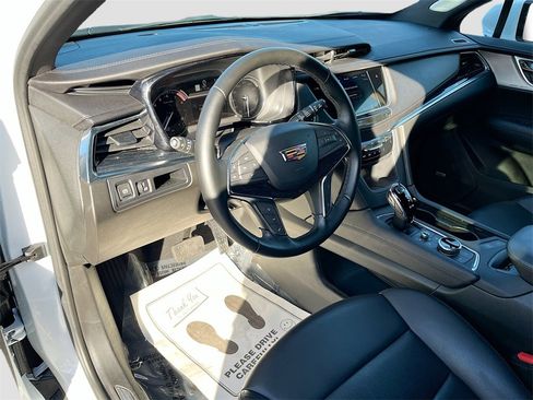 Certified 2025 Cadillac XT5 Premium Luxury image 8