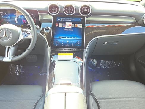 Used 2025 Mercedes-Benz GLC 300 image 27