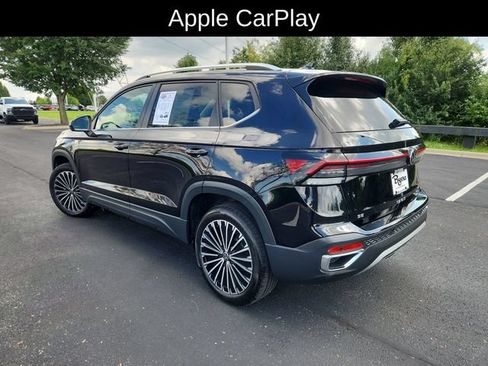 Used 2025 Volkswagen Taos SE FWD image 5
