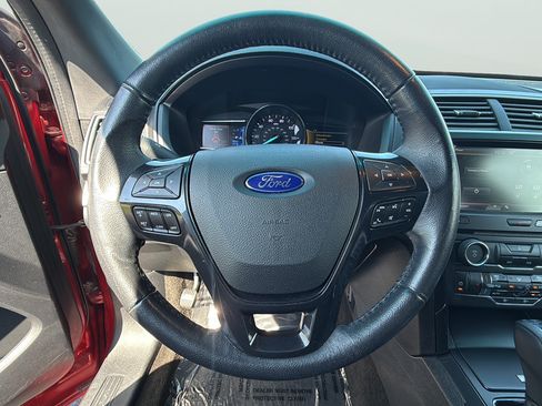 Used 2016 Ford Explorer XLT w/ Equipment Group 202A AWD/4WD image 21