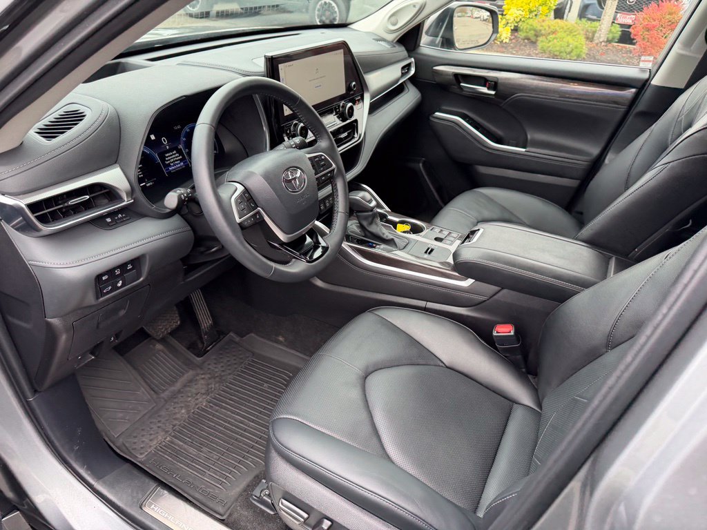 Certified 2026 Toyota Highlander Platinum AWD/4WD image 12