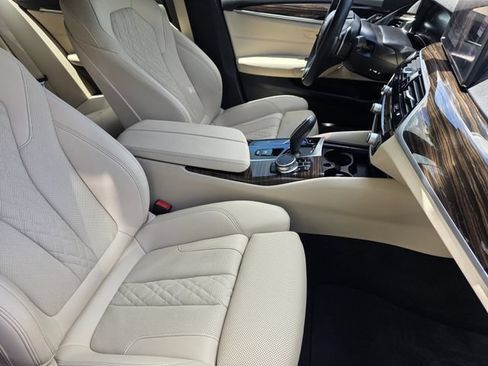 Used 2023 BMW 540i w/ Convenience Package RWD image 12