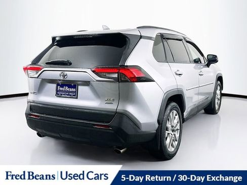 Used 2019 Toyota RAV4 XLE Premium image 8