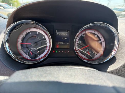 Used 2019 Dodge Grand Caravan SXT w/ Rear Park Assist Package FWD image 14