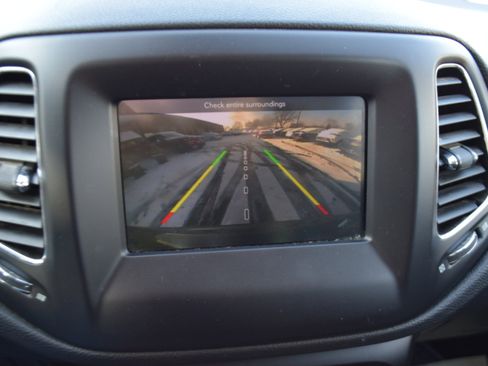 Used 2018 Jeep Compass Latitude w/ Popular Equipment Group image 20