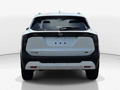 Used 2025 Nissan Kicks SR FWD image 7