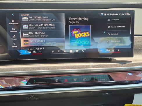 New 2026 BMW 740i w/ Premium Package RWD image 23